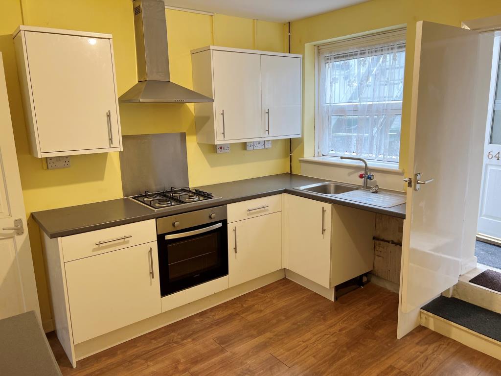 Lot: 148 - TWO-BEDROOM HOUSE FOR INVESTMENT OR OCCUPATION - Kitchen